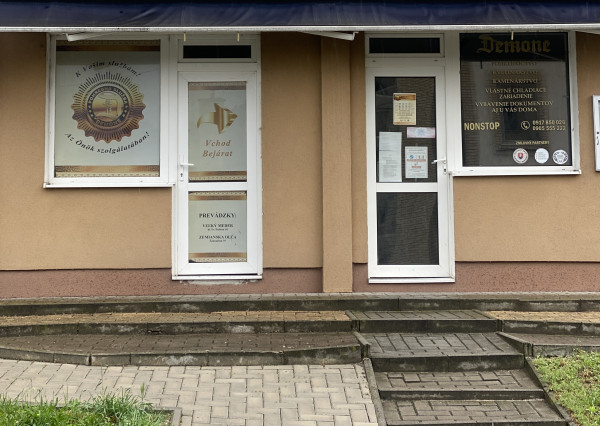 Reality KOMPLEX s.r.o. Vám ponúka na predaj nehnuteľnosť, obchodný priestor na frekventovanej ulici  v meste Komárno!