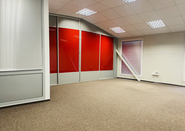 Reality KOMPLEX s.r.o Vám ponúka na prenájom  moderné nebytové priestory v rušnej lokalite mesta Komárno o výmere 270 m2!!!l