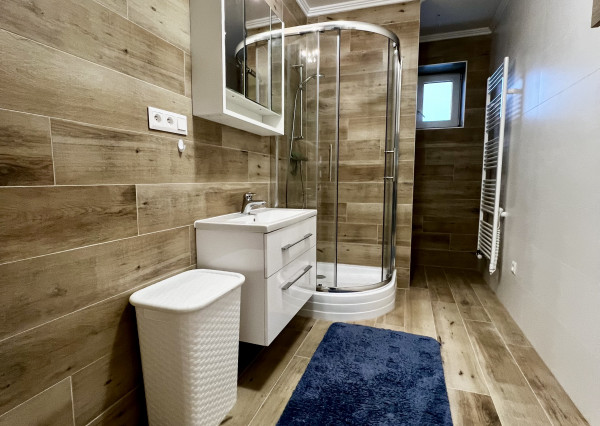 Reality KOMPLEX s.r.o. Vám ponúka na PRENÁJOM pekný 2 izbový byt v Dunajskej Strede