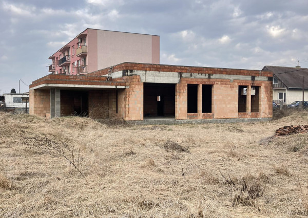 Reality Komplex s.r.o Vám ponúka na predaj polyfunkčný objekt v Zlatnej na Ostrove.