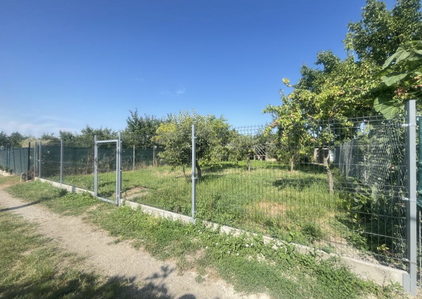 Reality KOMPLEX s.r.o., Vám ponúka záhrada s chatkou v najvyhľadávanejšej časti Komárno.