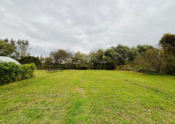 Reality KOMPLEX s.r.o., Vám ponúka EXKLUZÍVNE na predaj pozemok so starším domom v obci Čičov