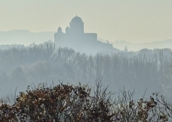 MIMORIADNÁ PONUKA!!! ZĽAVA!!! Iba u nás!!! Reality KOMPLEX s.r.o., Vám ponúka na predaj rekreačnú chatu s klenbovou pivnicou, ktorá sa nachádza v rekreačnej oblasti v obci Kamenica nad Hronom, okres Nové Zámky !!!