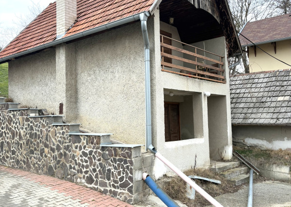 Exkluzívne iba u nás!!! Reality KOMPLEX s.r.o. Vám ponúka na PREDAJ víkendový domček, nachádzajúci sa v malebnej lokalite v obci Búč, kúsok od rybárskeho rezortu, za super cenu !!!