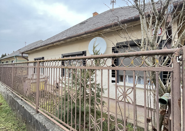 Reality KOMPLEX s.r.o., Vám ponúka na predaj  rodinný dom v obci Strekove v okrese Nové Zámky!