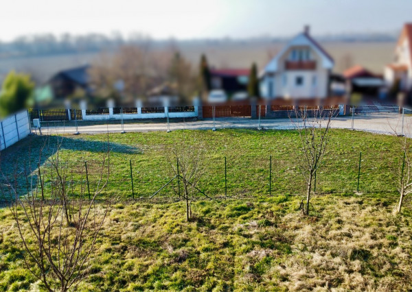 Reality KOMPLEX s.r.o. Vám ponuka NA PREDAJ jedinečný pozemok v obci Ohrady.