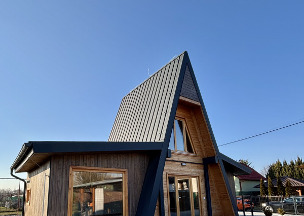 Exkluzívne iba u nás Vám Reality KOMPLEX s.r.o., ponúka na predaj rekreačnú chatu v meste Kolárovo !