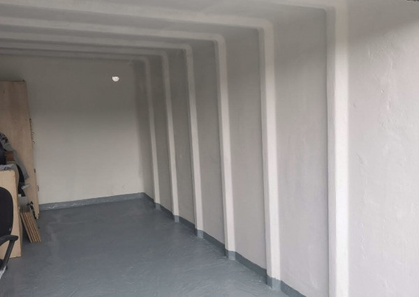 Reality KOMPLEX s.r.o. Vám ponúka na PREDAJ vynovenú garáž na Domkárskej ulici v Bratislave