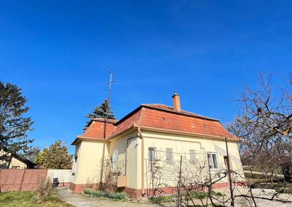 Reality KOMPLEX s.r.o. Vám ponúka na predaj rodinný dom v meste Kolárovo.