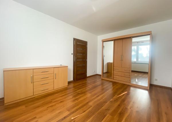 Reality KOMPLEX s.r.o. Vám ponúka NA PRENÁJOM 1,5-izbový byt v obci Čičov.