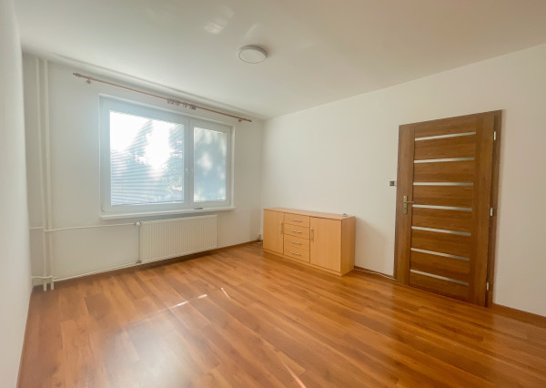 Reality KOMPLEX s.r.o. Vám ponúka NA PREDAJ 1,5-izbový byt v obci Čičov.