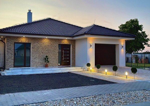 Reality KOMPLEX s.r.o., Vám ponúka na predaj nový, moderný 4-izbový rodinný dom s možnosťou individuálneho prispôsobenia podľa vášho vkusu.