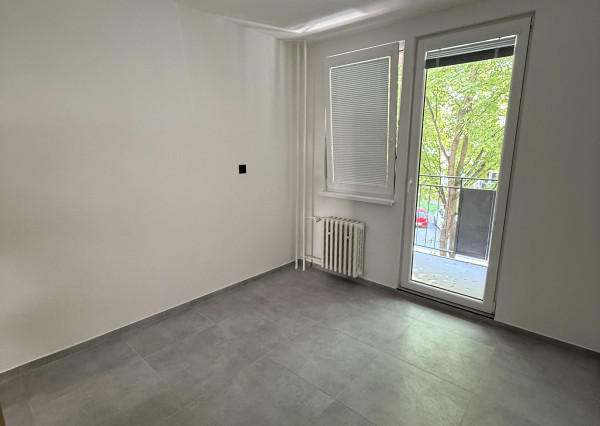 Reality KOMPLEX s.r.o. Vám ponúka kompletne zrekonštruovaný 3-izbový byt v DS