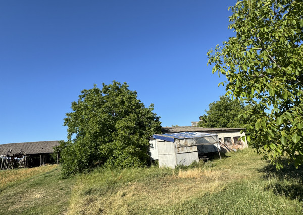 Reality KOMPLEX s.r.o. Vám ponúka NA PREDAJ stavebný pozemok v Povode