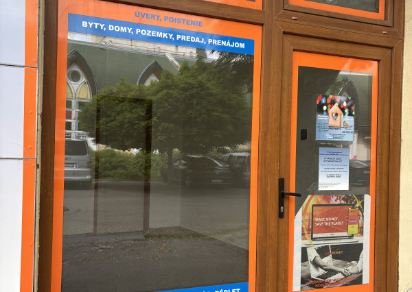 Exkluzívne iba u nás Vám Reality KOMPLEX s.r.o., ponúka na prenájom nebytový priestor s veľkým komerčným potenciálom v Meste Komárno