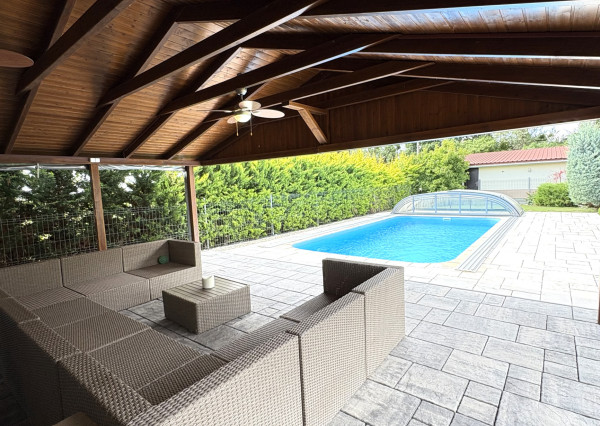 IBA U NÁS !!! Reality KOMPLEX s.r.o.,Vám ponúka na predaj nadštandardnú samotu s veľkým pozemkom obklopenú krásnou prírodou v obci Vrbová nad Váhom len 15 km od Komárna !!!