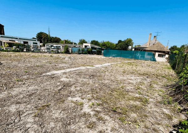 Reality KOMPLEX s.r.o., Vám ponúka na predaj väčší stavebný pozemok vo Veľkom Mederi