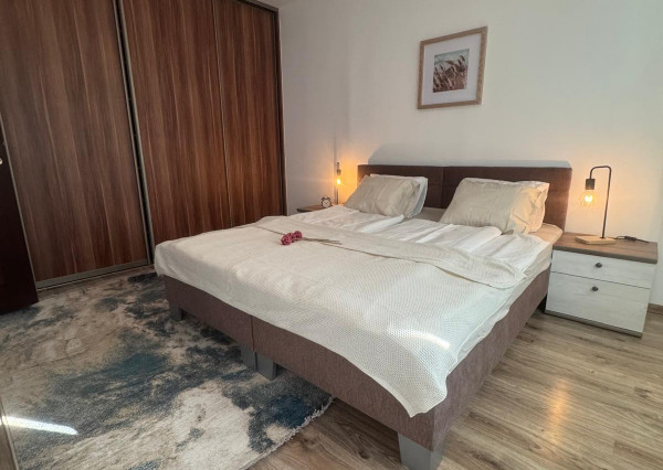 Reality KOMPLEX s.r.o., Vám ponúka 1 izbový byt vo VYHĽADÁVANEJ lokalite mesta Šurany  od spoľahlivého majiteľa!!!!