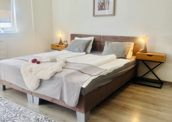 Reality KOMPLEX s.r.o., Vám ponúka 1 izbový byt vo VYHĽADÁVANEJ lokalite mesta NovéZámky  od spoľahlivého majiteľa!!!!