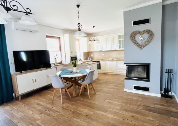 Reality KOMPLEX s.r.o., Vám ponúka na predaj moderný 4-izbový rodinný dom v obci Sokolce