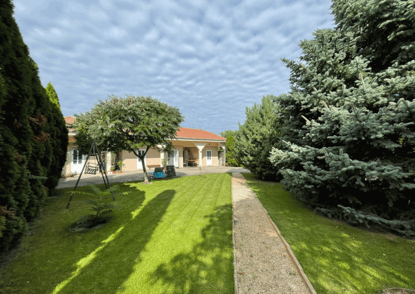 Reality KOMPLEX s.r.o. Vám ponúka apartmánový dom vo Veľkom Mederi