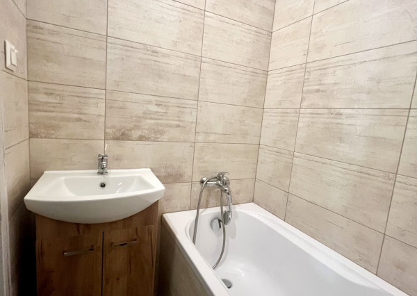 Reality KOMPLEX s.r.o. ponúka na PREDAJ kompletne zrekonštruovaný 2 izbový byt v Dunajskej Strede