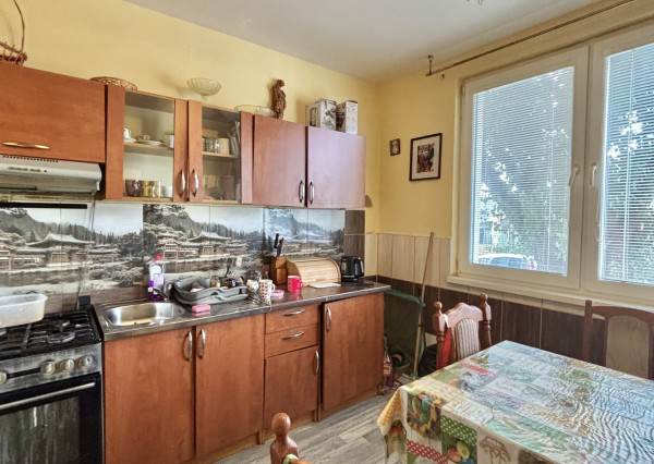 Exkluzívne iba u nás Vám Reality KOMPLEX s.r.o., ponúka na PREDAJ 3 izbový priestranný  byt v atraktívnej  lokalite Mesta Komárno!