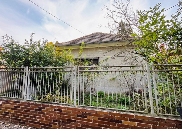 Reality KOMPLEX s.r.o. Vám EXKLUZÍVNE ponúka na predaj 4-izbový rodinný dom v obci Sokolce.