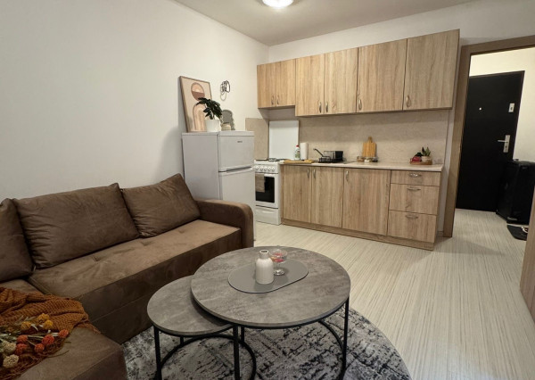 Reality KOMPLEX s.r.o., Vám ponúka garsonku vo VYHĽADÁVANEJ lokalite mesta Nové Zámky  od spoľahlivého majiteľa!!!!