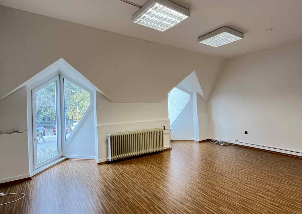 Reality KOMPLEX s.r.o., Vám ponúka na prenájom nebytový priestor v meste Komárno.