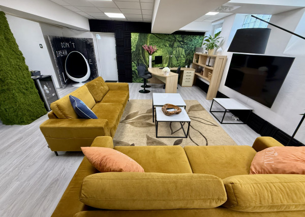 Reality KOMPLEX s.r.o. Vám ponúka na prenájom plne zariadený priestor nachádzajúci sa priamo v centre Komárna.