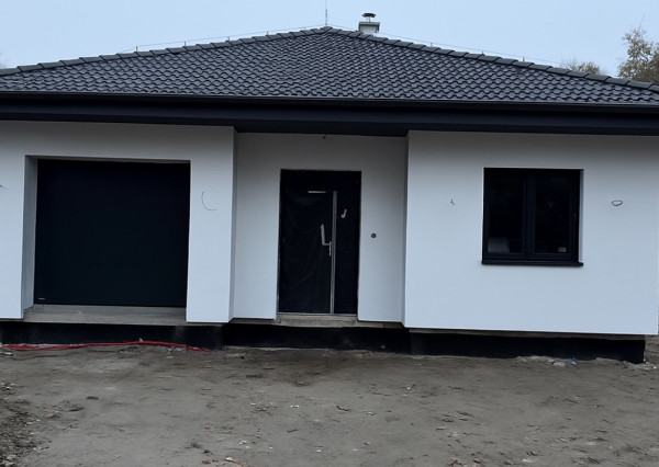 Reality KOMPLEX s.r.o., Vám ponúka na predaj moderný 4-izbový dom v obci Bodza