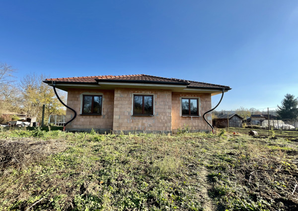 EXKLUZÍVNE Vám ponúkame NA PREDAJ rodinný dom v malebnom prostredí - v obci Pozba