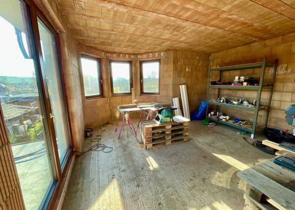 EXKLUZÍVNE Vám ponúkame NA PREDAJ rodinný dom v malebnom prostredí - v obci Pozba