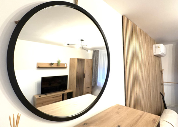 Reality KOMPLEX s.r.o.,Vám ponúka od spoľahlivého majiteľa na prenájom, čerstvo a moderne zrekonštruovanú, kompletne zariadenú garsonku vo výbornej lokalite v Komárne !!!