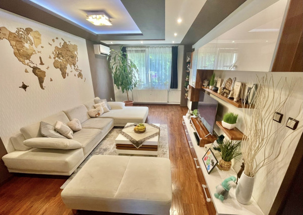 Reality KOMPLEX s.r.o., Vám ponúka na PREDAJ prémiový 3 izbový byt po kompletnej a nadštandardnej  rekonštrukcií v obľúbenej  lokalite Mesta Komárno!