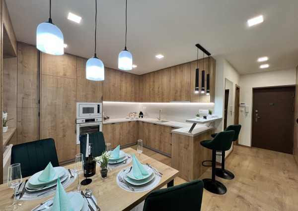 Reality KOMPLEX s.r.o. ponúka na PRENÁJOM luxusný 2 izbový byt v Komárne!