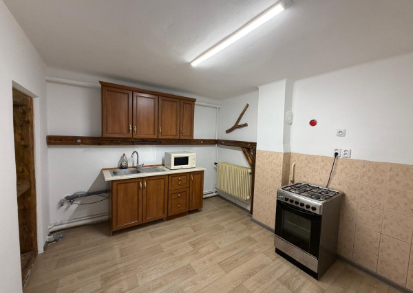 Reality KOMPLEX s.r.o. Vám ponúka na dlhodobý prenájom 3-izbový rodinný dom v obci Sokolce.