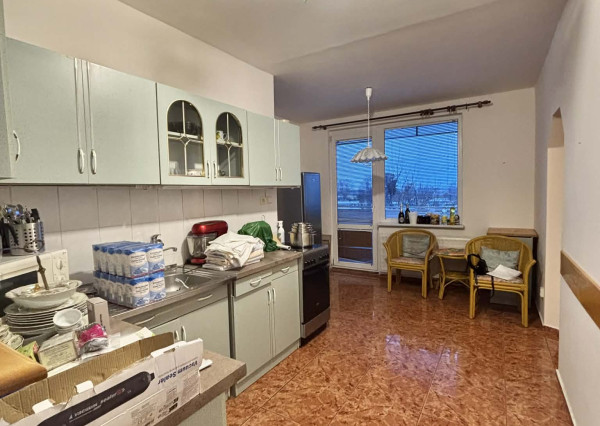 Reality KOMPLEX s.r.o., Vám ponúka na PREDAJ  3 izbový byt s balkónom a krásnym výhľadom na Alžbetin ostrov v Meste Komárno!