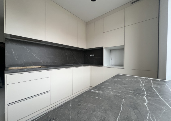 Reality KOMPLEX s.r.o. ponúka na PREDAJ kompletne zrekonštruovaný 2-izbový byt v centre Dunajskej Stredy