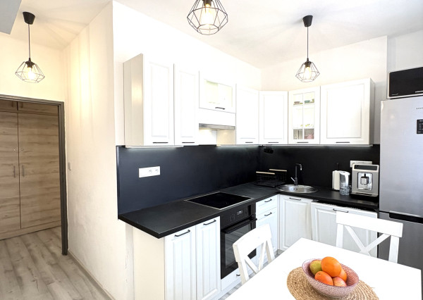 IBA U NÁS !!! Reality KOMPLEX s.r.o. Vám ponúka na PREDAJ tento nádherný, kompletne zrekonštruovaný trojizbový byt s balkónom v Komárne časť Ďulov Dvor !!!