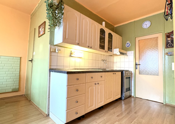 IBA U NÁS !!! Reality KOMPLEX s.r.o. Vám ponúka na PREDAJ slnečný, priestranný  3izbový byt v dobrej lokalite v Komárne !!!