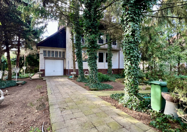 Reality KOMPLEX s.r.o. Vám ponúka na predaj priestranný rodinný dom s veľkým pozemkom v obci Chotín