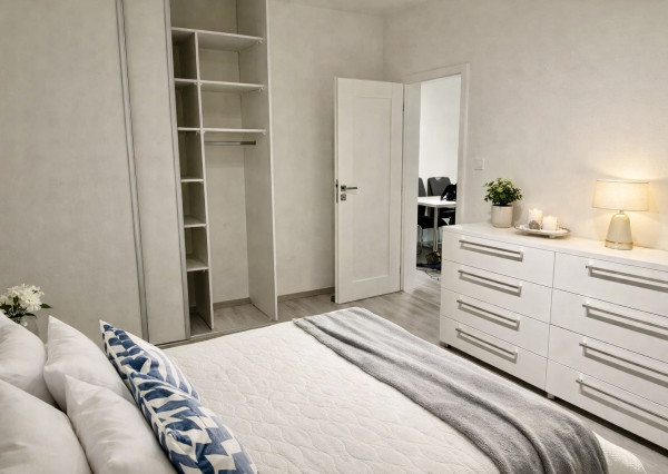 Reality KOMPLEX s.r.o. Vám ponúka na prenájom krásny kompletne prerobený 2-izbový byt na Košickej ulici, v Komárne