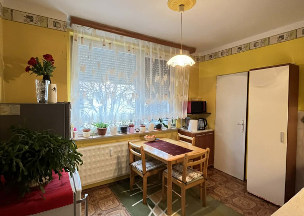 Reality KOMPLEX s.r.o., Vám ponúka na PREDAJ krásny 2 izbový byt s balkónom v obľúbenej lokalite Mesta Kolárovo!