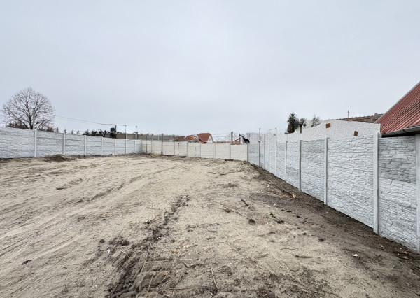 Exkluzívne iba u nás Vám Reality KOMPLEX s.r.o., ponúka na predaj lukratívny  stavebný pozemok v Komárne !!!