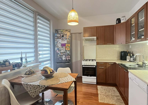 Reality KOMPLEX s.r.o. Vám ponúka na predaj veľkorysý 4-izbový byt v meste Komárno.