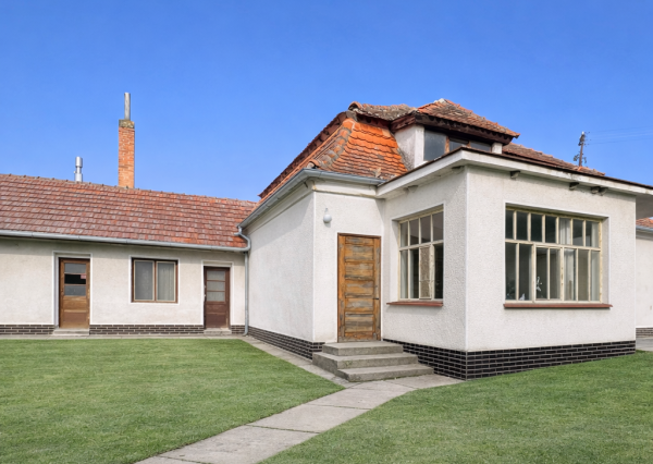 Na PREDAJ starý rodinný dom v obci Okoličná na Ostrove