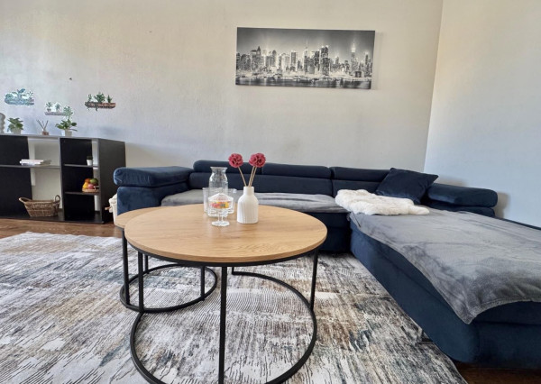 Reality KOMPLEX s.r.o., Vám ponúka na prenájom kompletne   zariadený veľkoplošný dvojizbový byt s balkónom v atraktívnej lokalite, v meste Šurany.