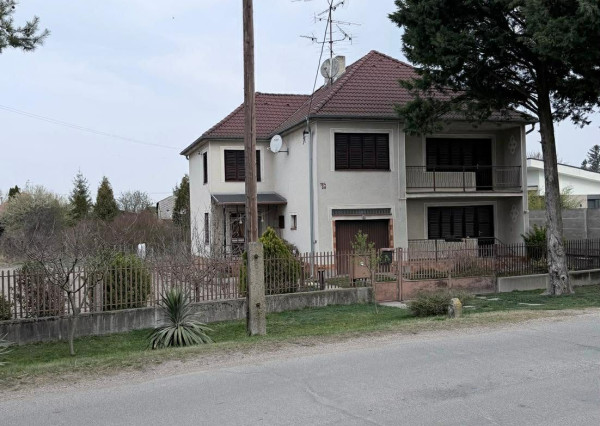 Reality KOMPLEX s.r.o Vám exkluzívne ponúka rodinný dom v obci Čičov